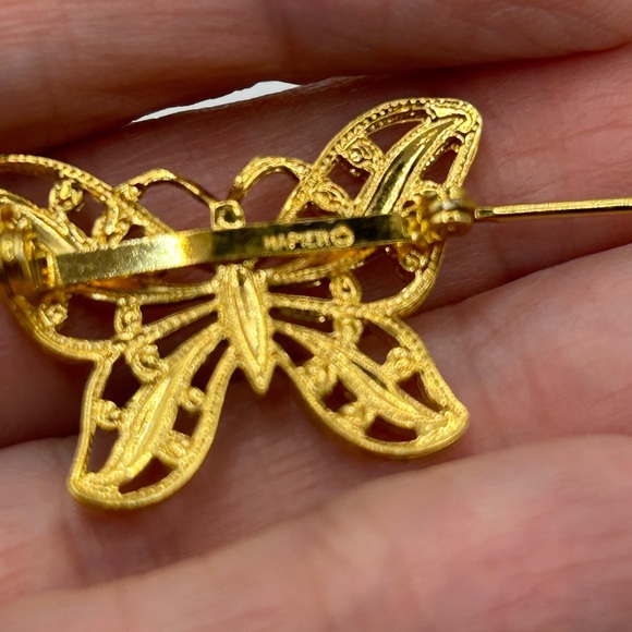 Napier Filigree Butterfly Gold Tone Brooch - Picture 4 of 5